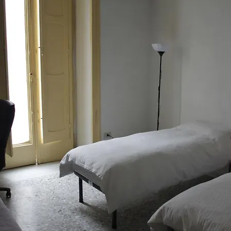 Nocleg ze śniadaniem Youthhome 3*